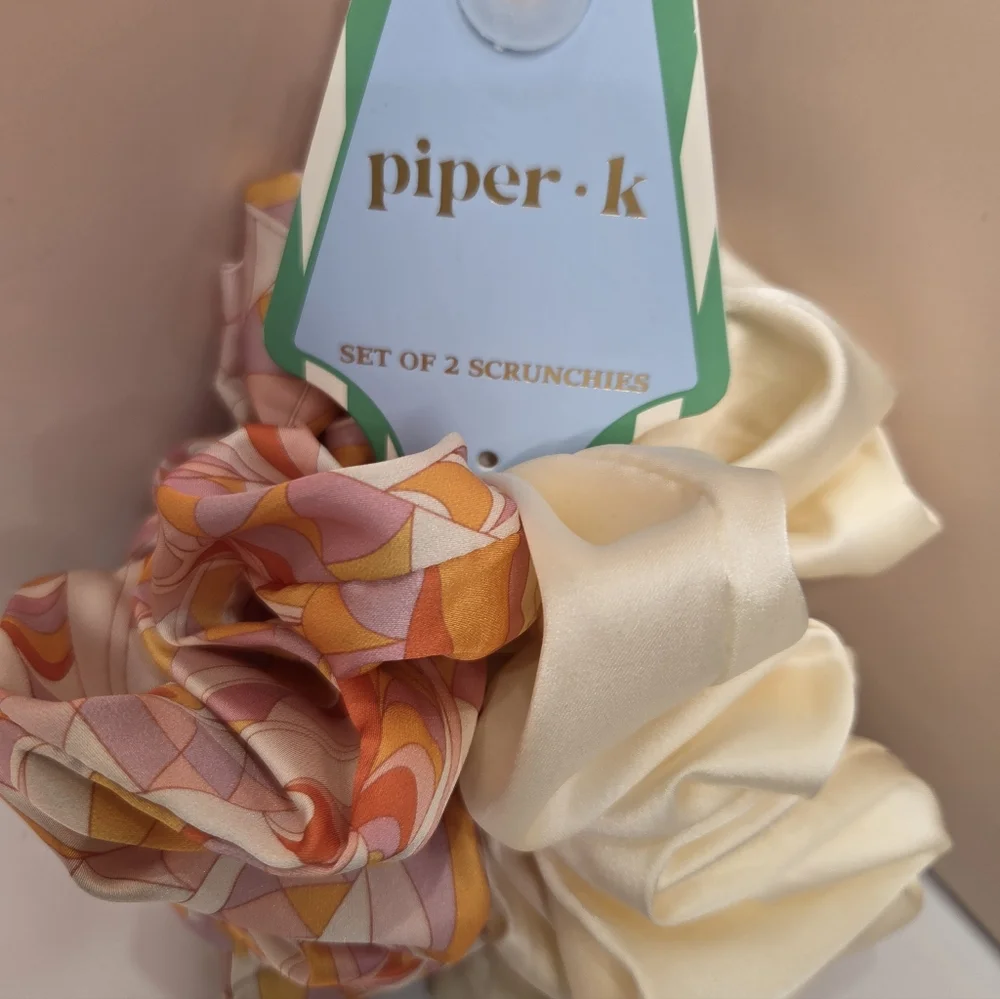 💛▪️Piper K ▪️2 Geometric and Satin Scrunchies Set - Pink and Cream